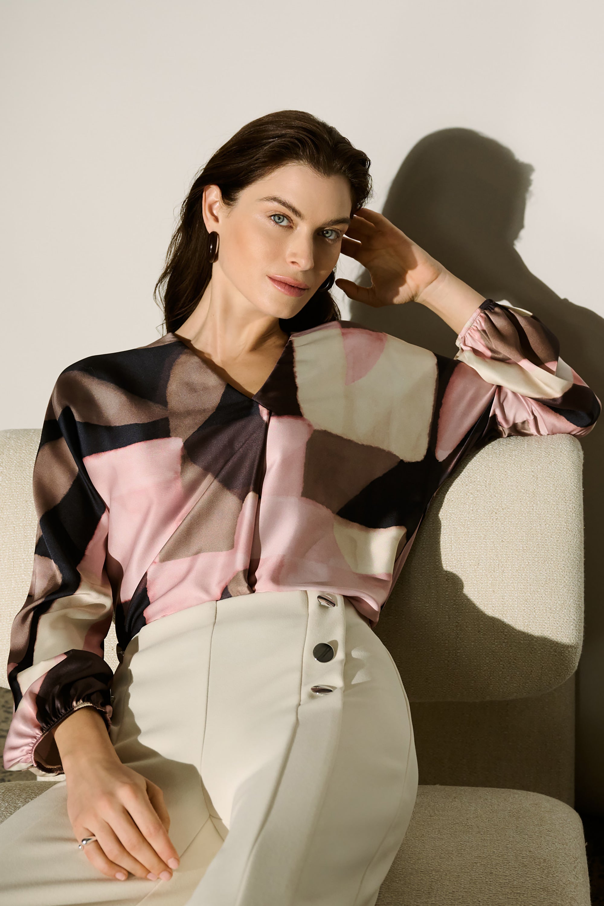 Abstract Print V-Neck Blouse with Elegant Balloon Sleeves