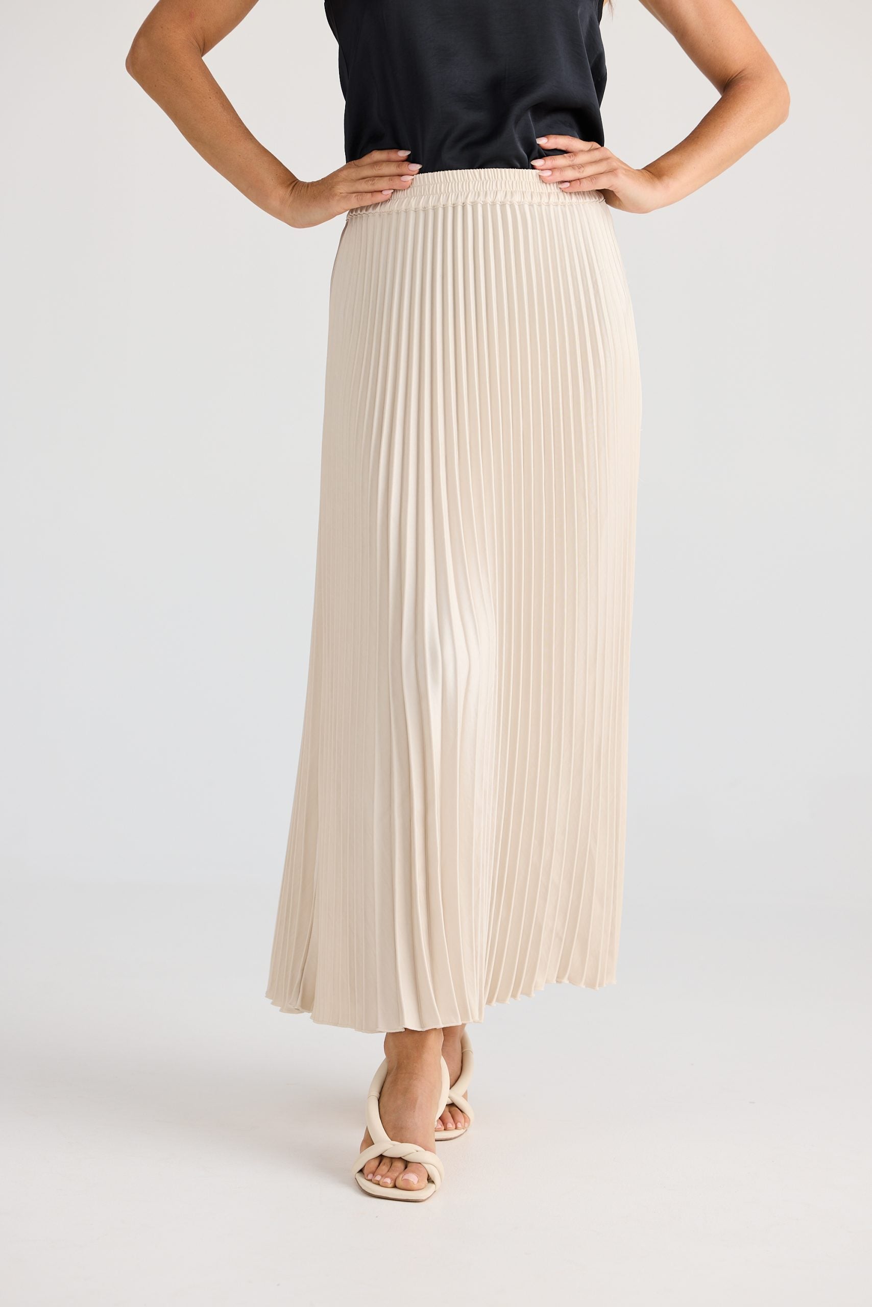 Women’s oyster pleated midi skirt
