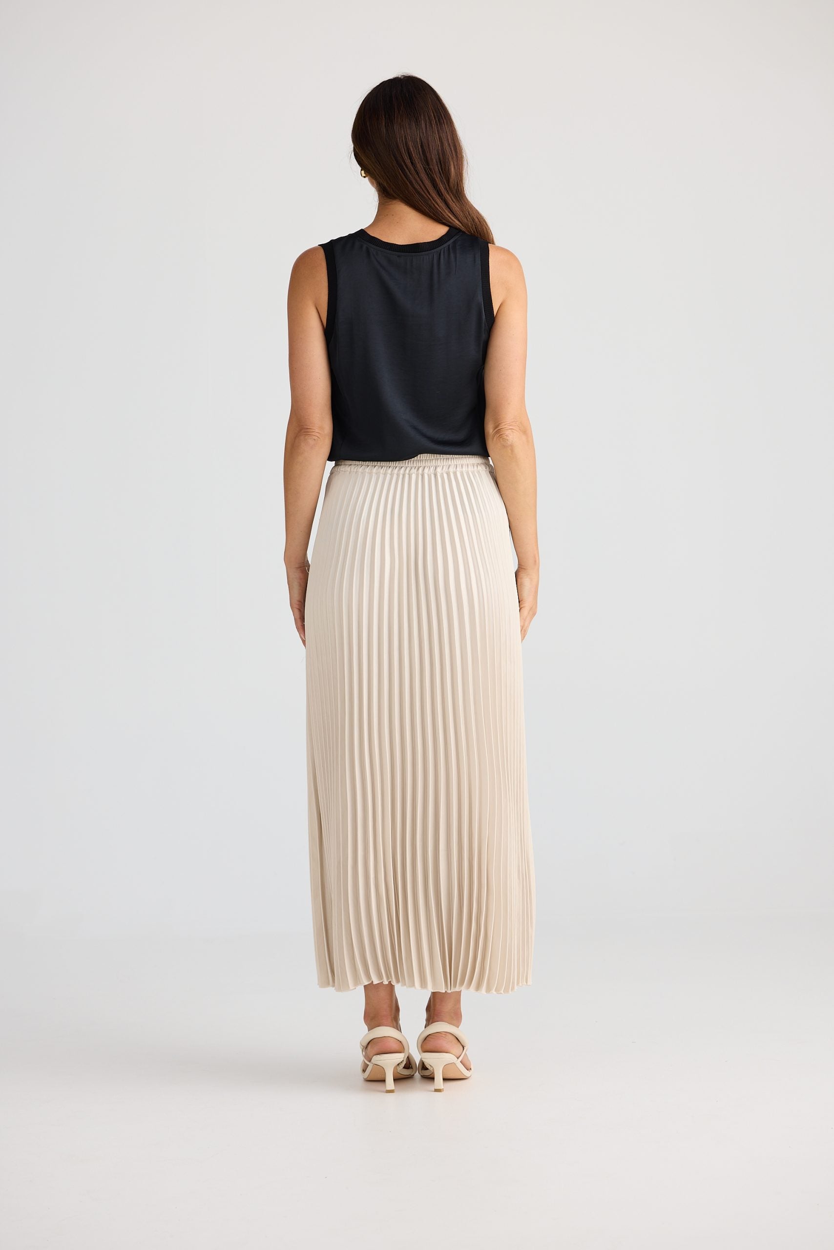 Elegant oyster pleated midi skirt