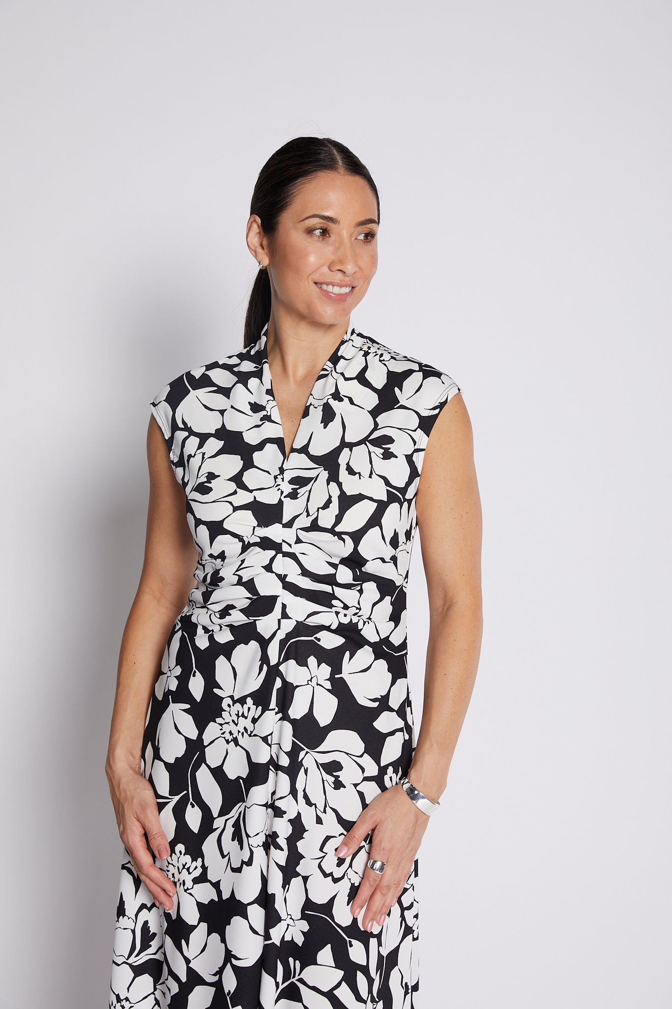 Black & White Floral Sleeveless Dress – Elegant Minimal Style