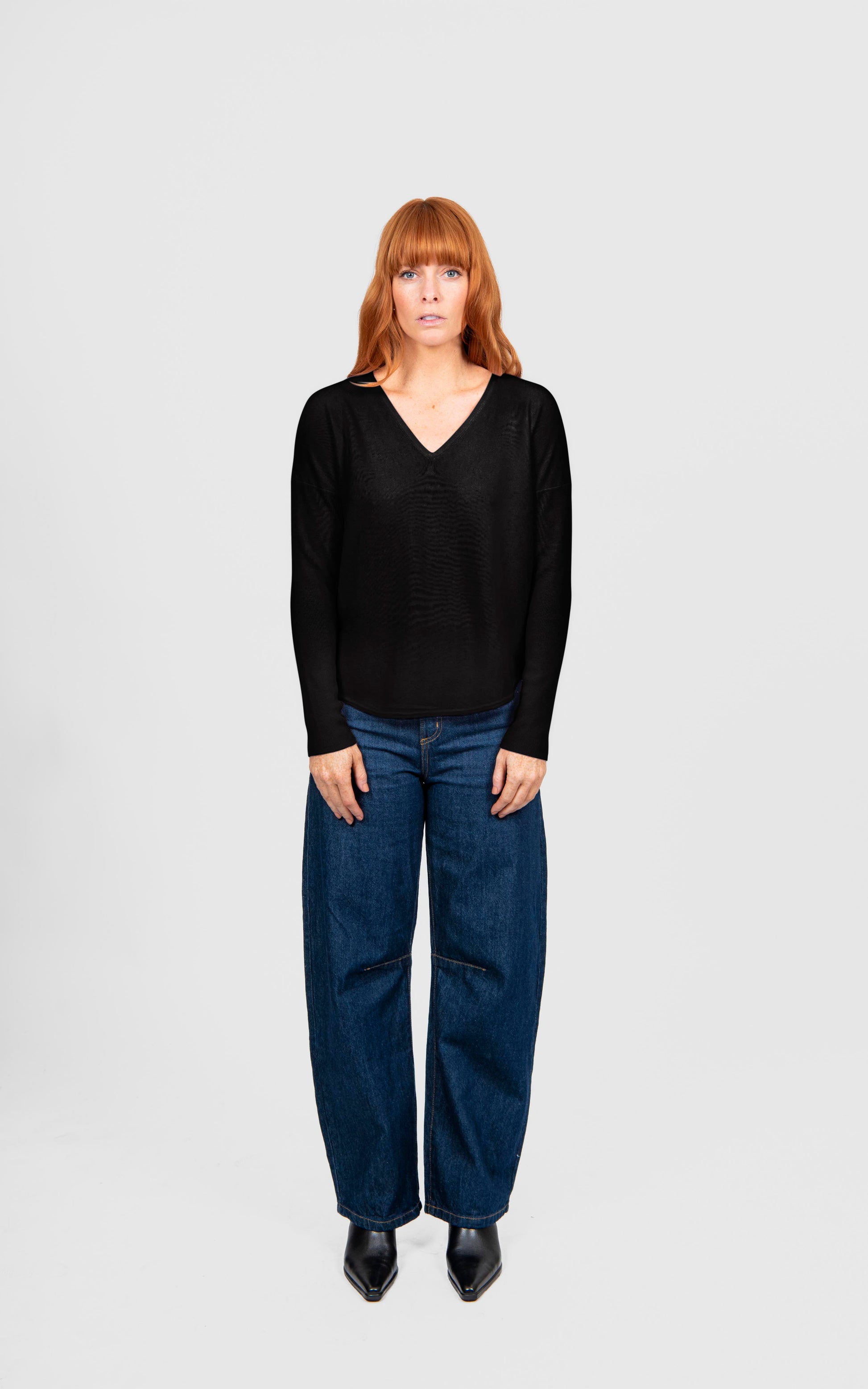 Knitted V-neck jumper black ink merino cashmere sweater