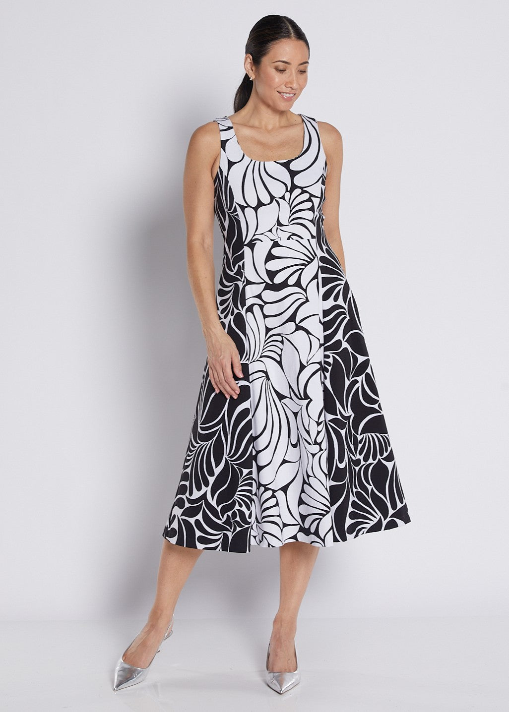 Black & White Abstract Floral Midi Dress – Elegant Flare Fit