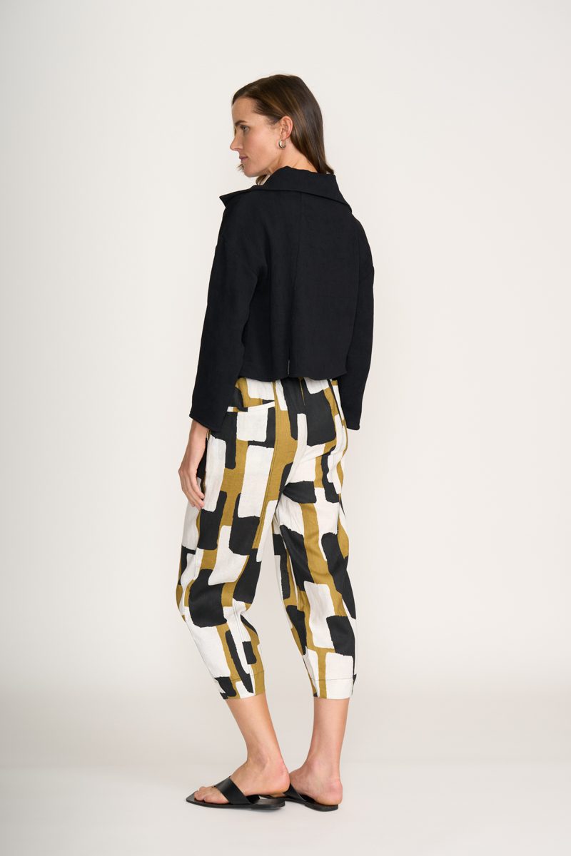 Lightweight black jacket casual knit style