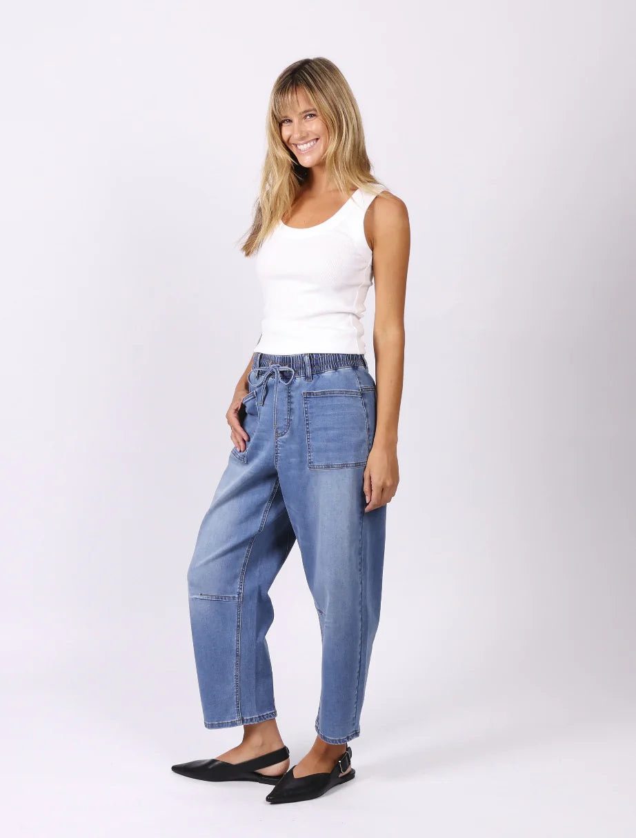 Loose fit Leo barrel denim jeans