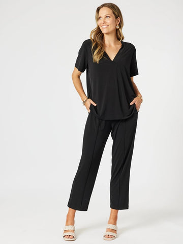 The Maggie V-Neck Travel Top features a laid-back fit and short sleeves.  Soft and lightweight, it’s your go-to for wherever the day takes you.