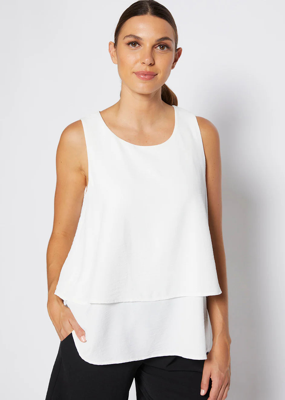 Women’s sleeveless layering top chic