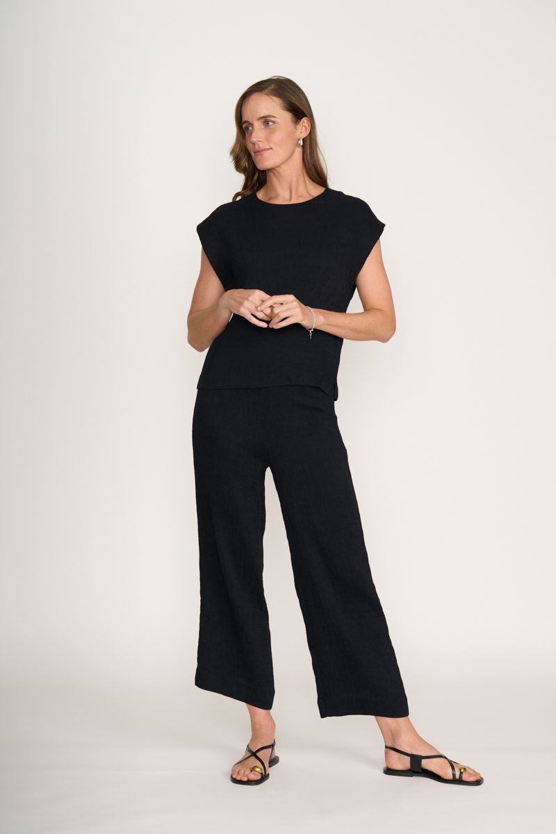 Shell-Abration black lightweight viscose top