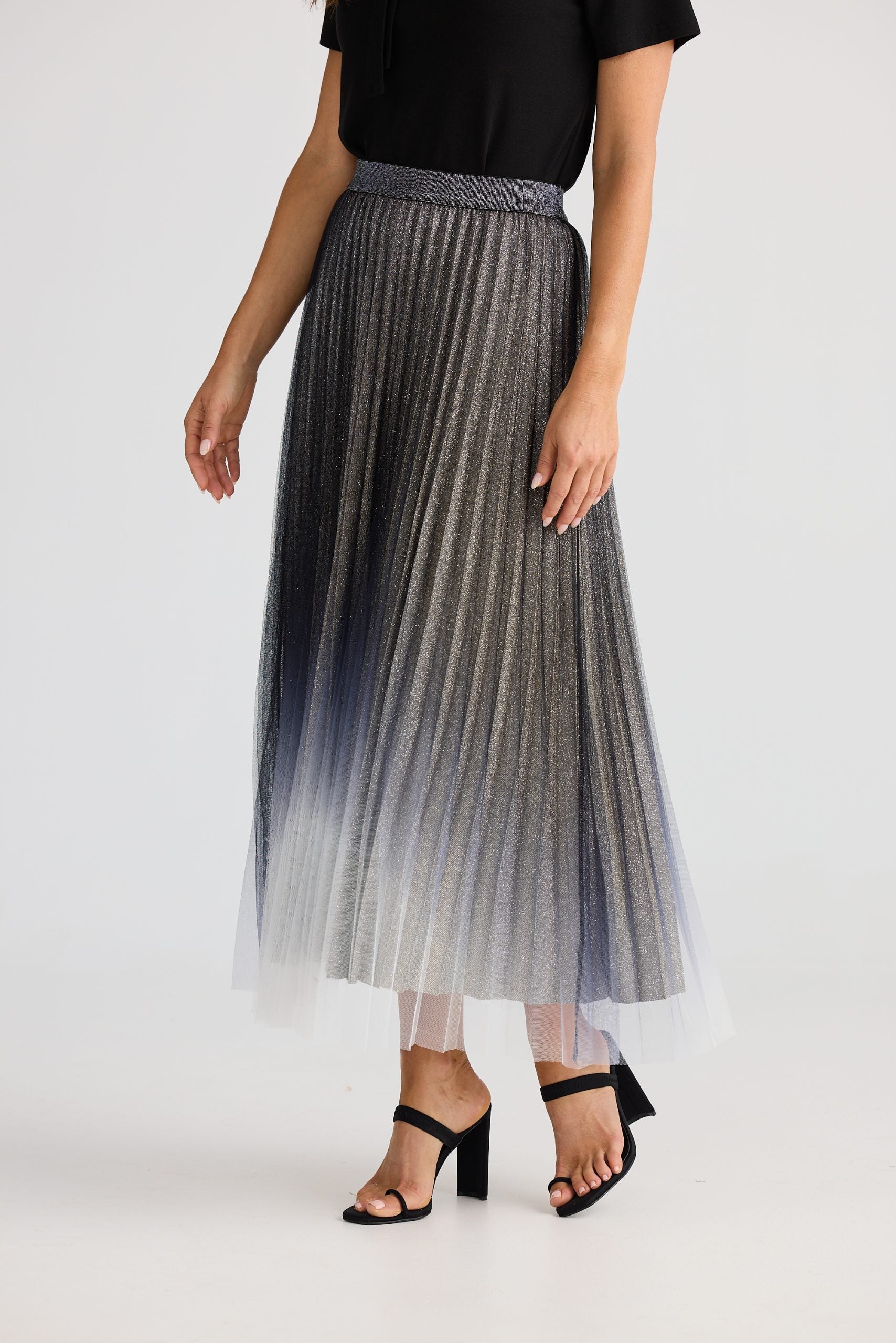 Elegant ombre pleated maxi skirt