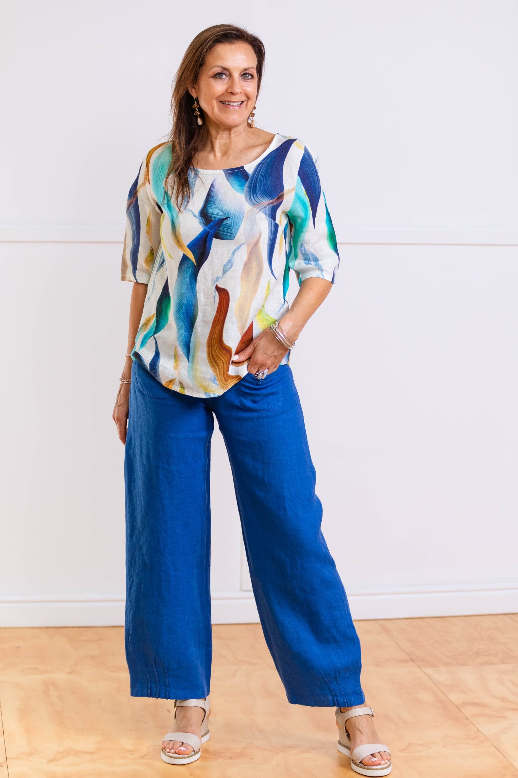Women linen river gum leaf top
