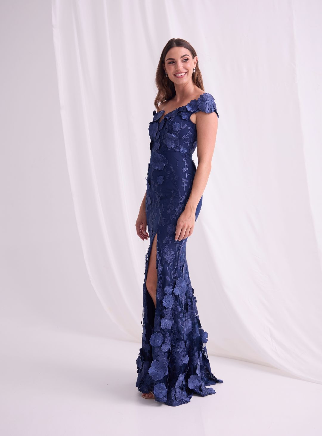 Elegant Navy Blue Floral Lace Gown – Timeless Evening Glamour