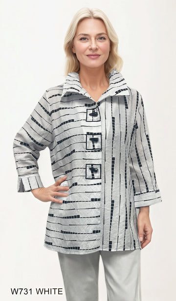 White and black geometric print jacket with three-quarter sleeves.